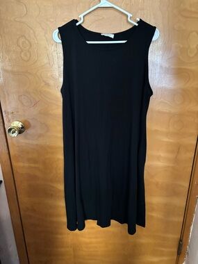 Zenana Outfitters Black Sleeveless Midi Shift Dress